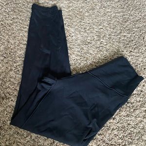 Aerie CHILL. PLAY MOVE®
7/8 LEGGING • HI-RISE never worn size large.